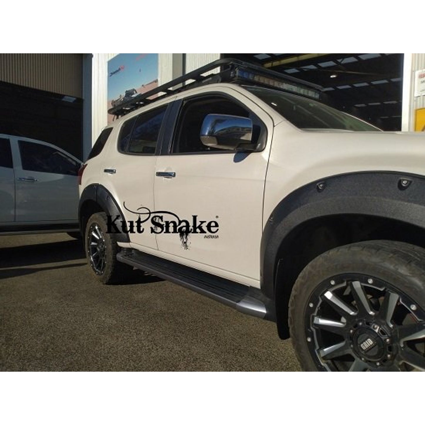 Isuzu MU-X 2015-2017 Kut Snake Flares