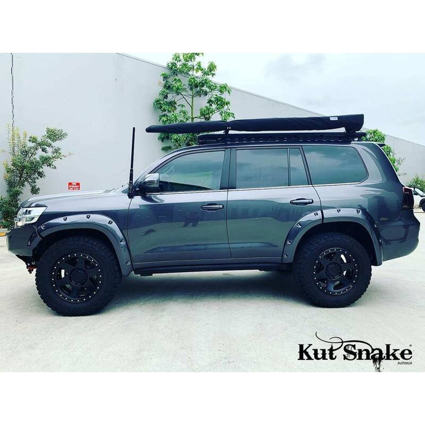 Toyota Landcruiser LC200 2008-2022 Kut Snake Flares