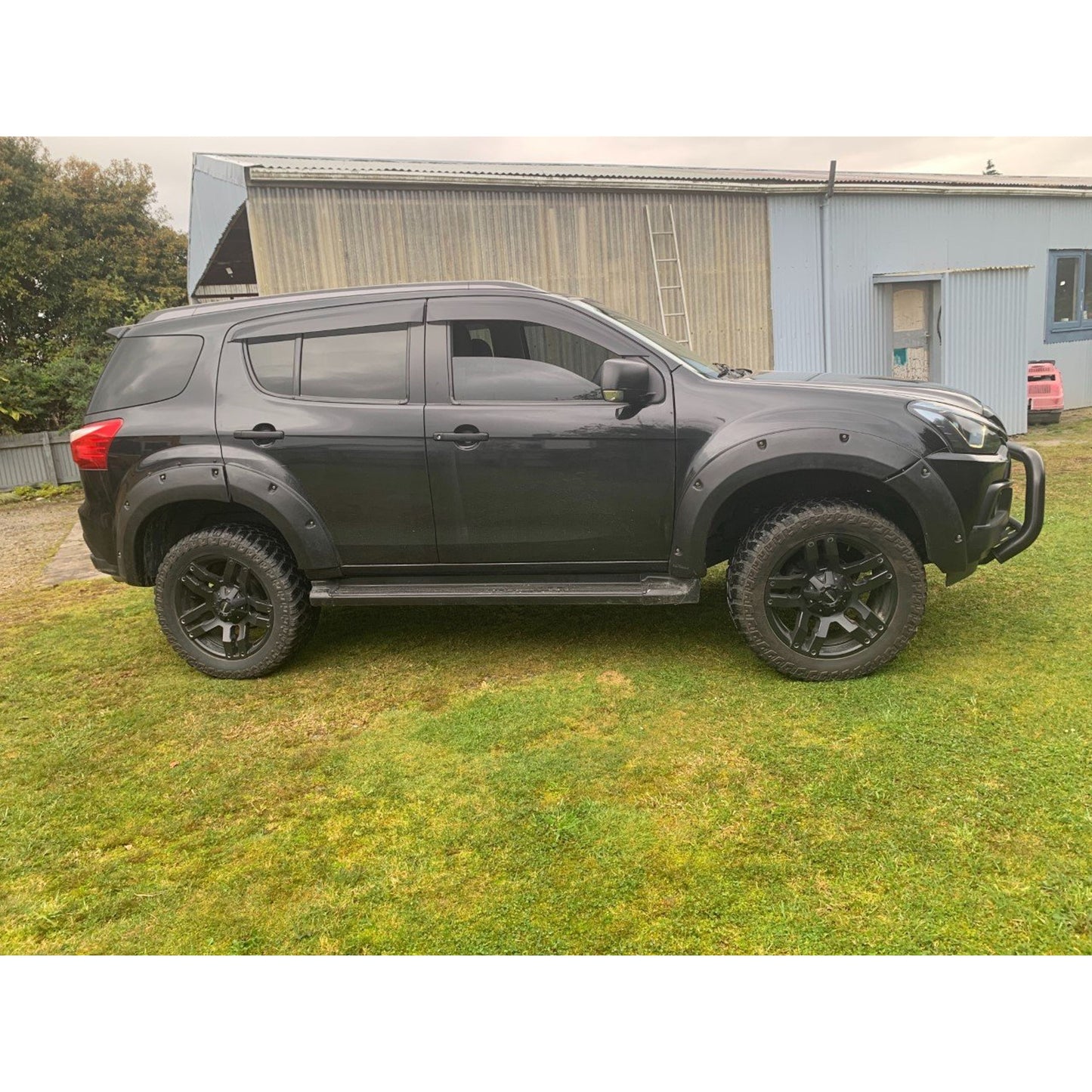 Isuzu MU-X 2015-2017 Kut Snake Flares