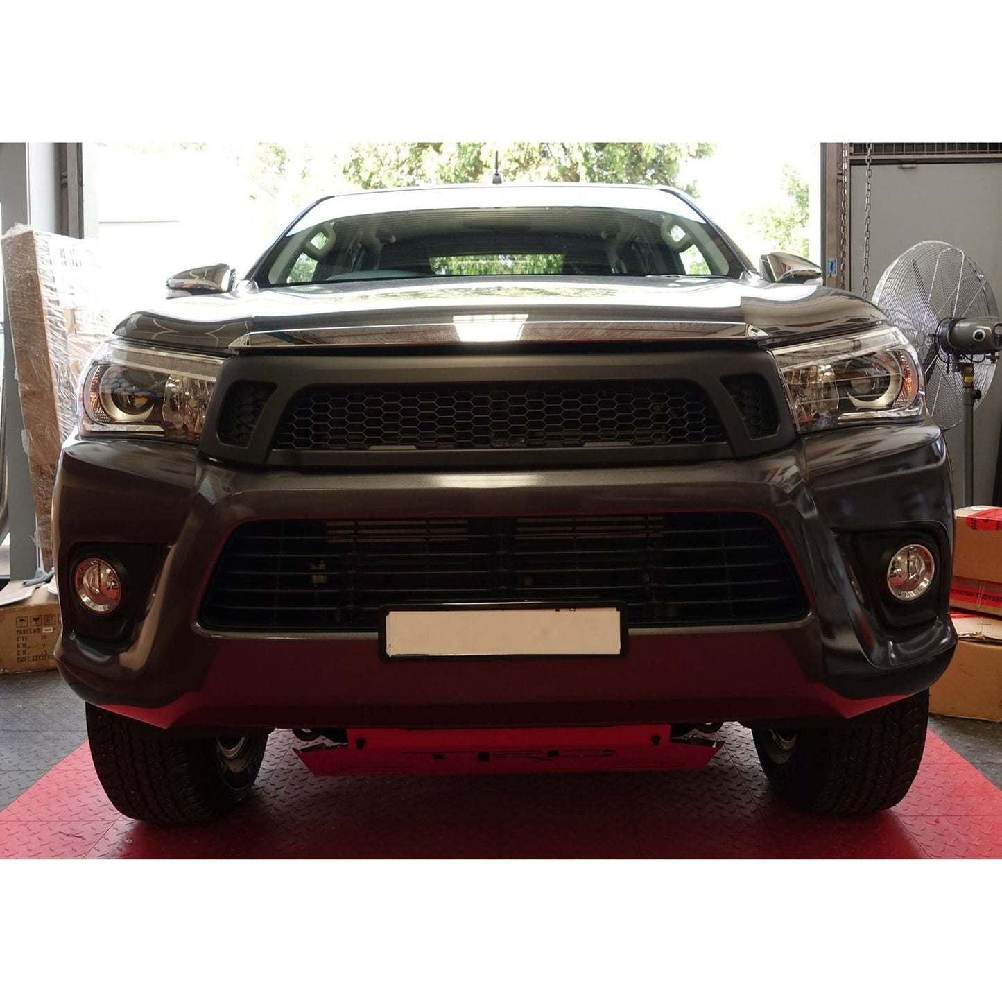 Toyota Hilux GUN Kut Snake Grill